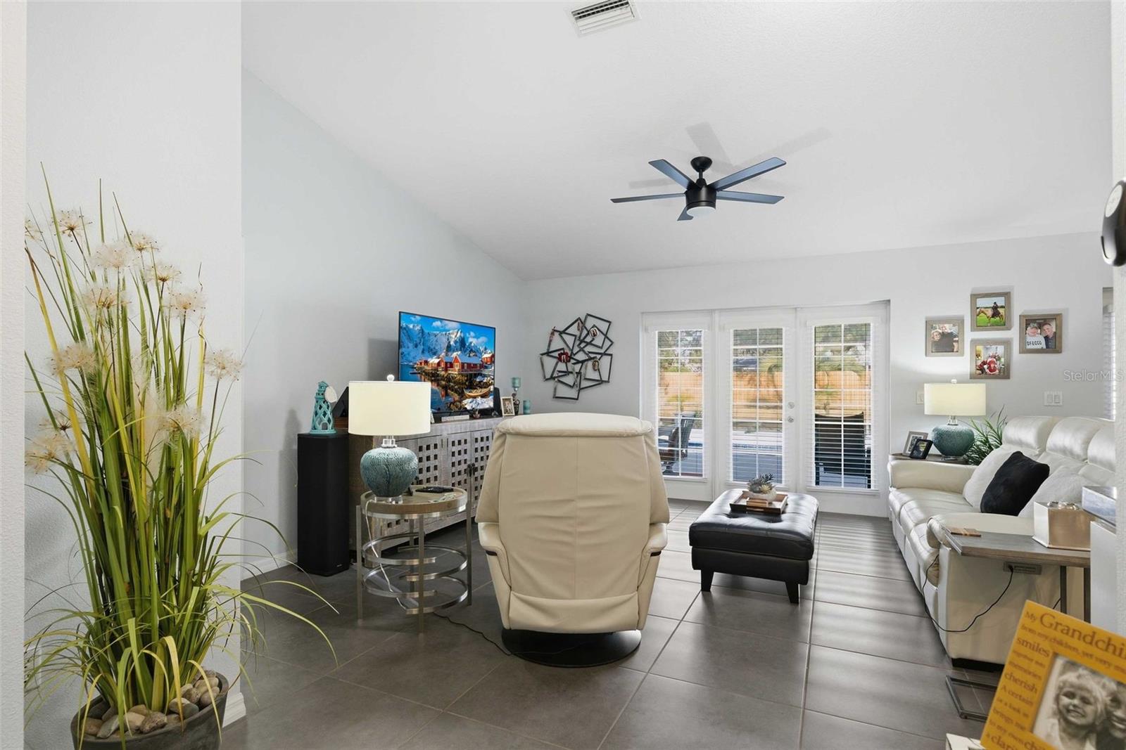 CONNELL LAKE ESTATES - Residential