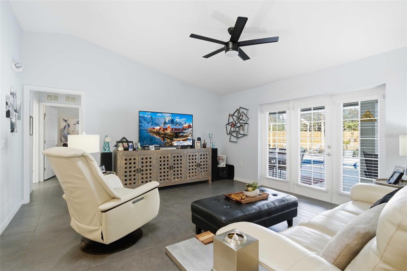 CONNELL LAKE ESTATES - Residential