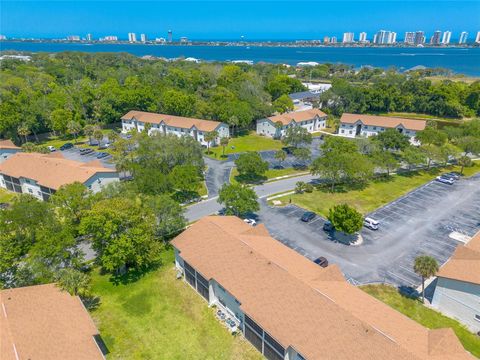 A home in SOUTH DAYTONA