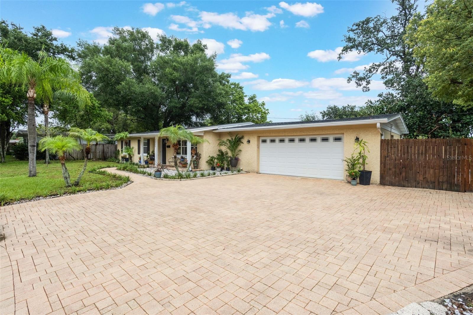 1405 MONTCLAIR COURT