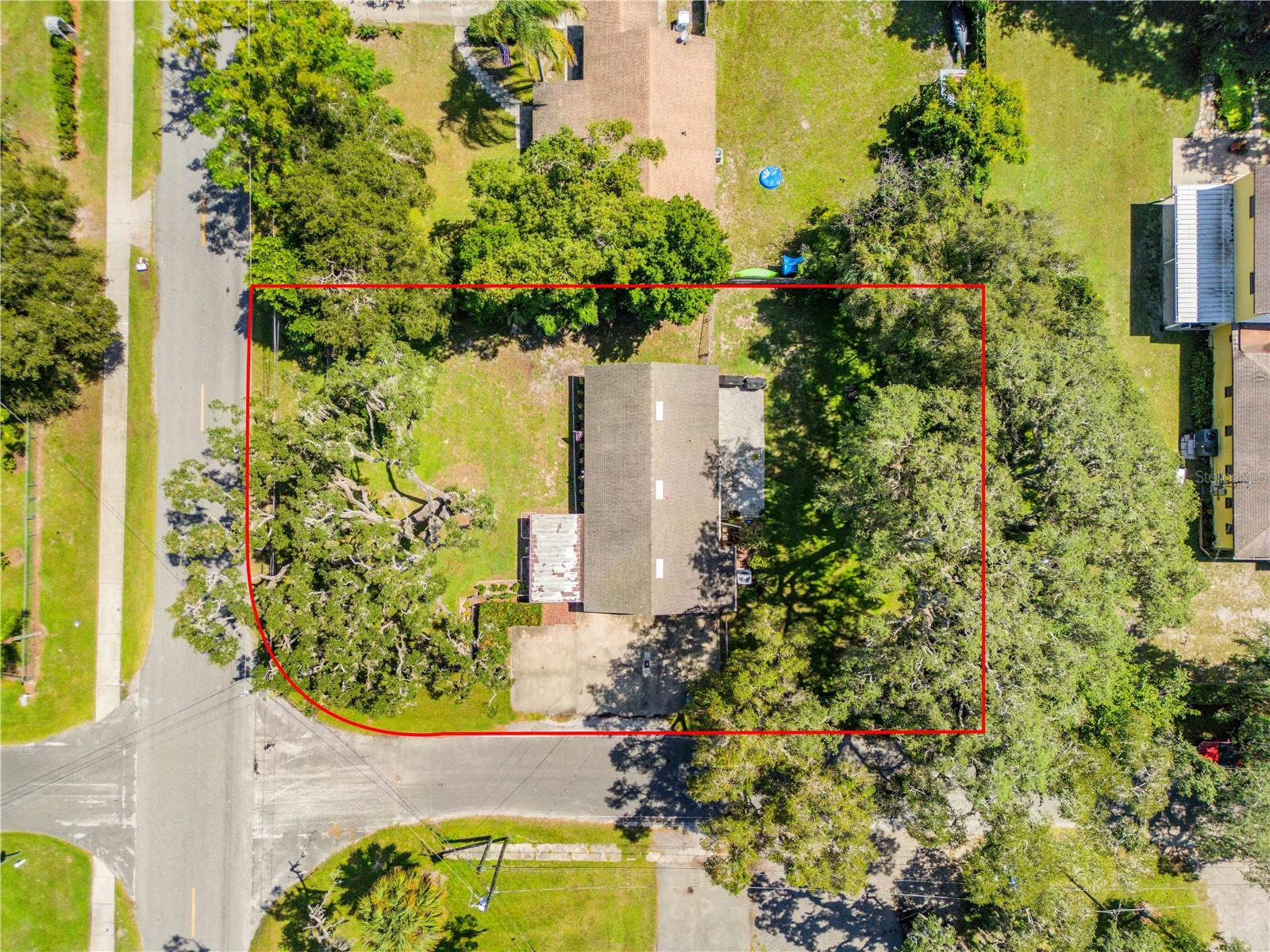 1402 E VOORHIS AVENUE