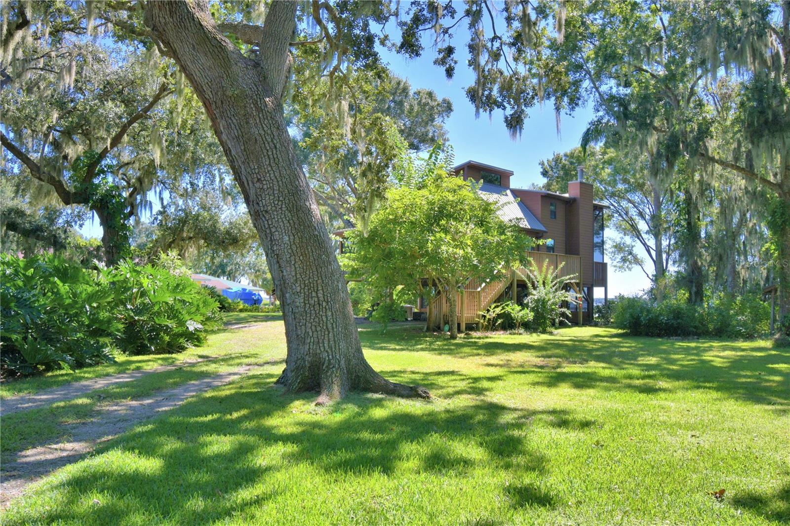 733 N LAKE REEDY BOULEVARD