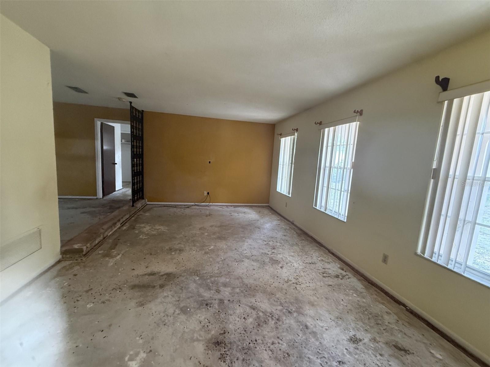 7 LAMPLITE COURT