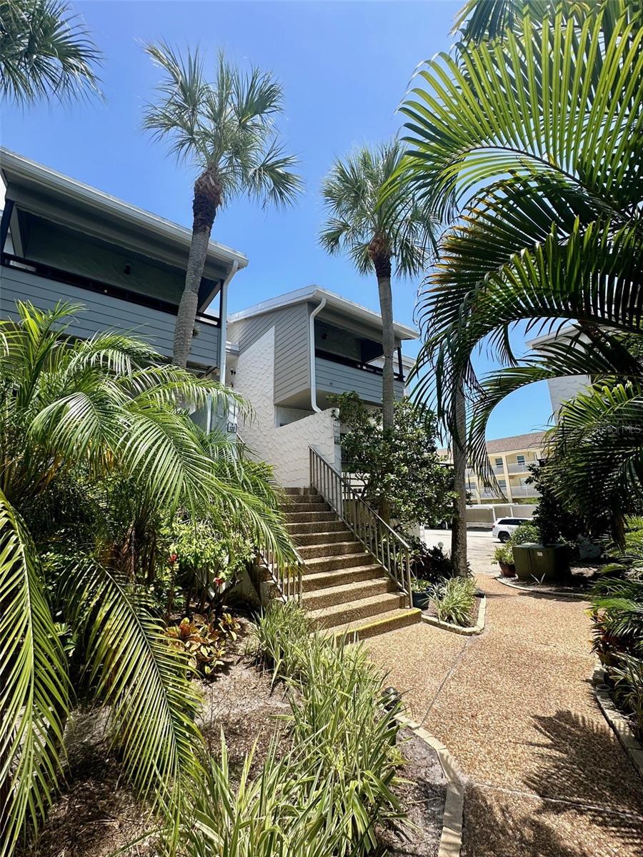 Located on beautiful Venice island, this gulf-side unit is at Bahia Vista Gulf is beautifully furnished and ready to go! 2 bedroom, 2 bath renovated unit has 2 screened balconies for relaxing, grilling or entertaining. Just minutes away from the Jetties where you can bird watch and boat watch, or head down to lively downtown. Gulf-side pool and sundeck, along with one covered designated parking spot right outside the building. 3-month minimum requirement. Plan your winter vacation in paradise today!
No Pets
No Smoking or Vaping
