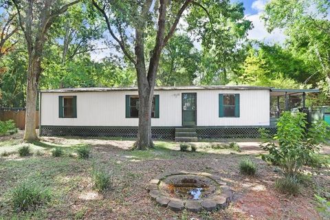 Photo of 26546 Glenwood Drive, Wesley Chapel, FL 33544 (MLS # TB8424559)