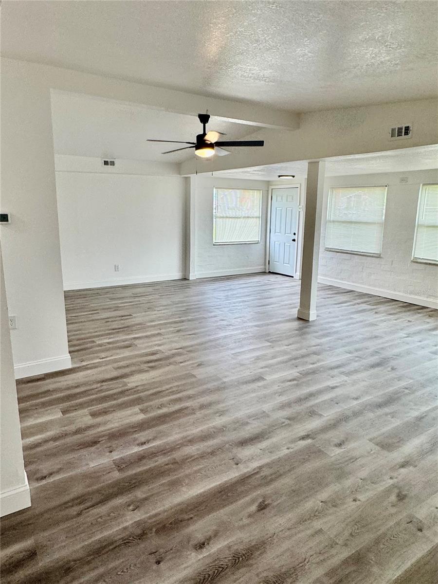 738 STRAIN BOULEVARD