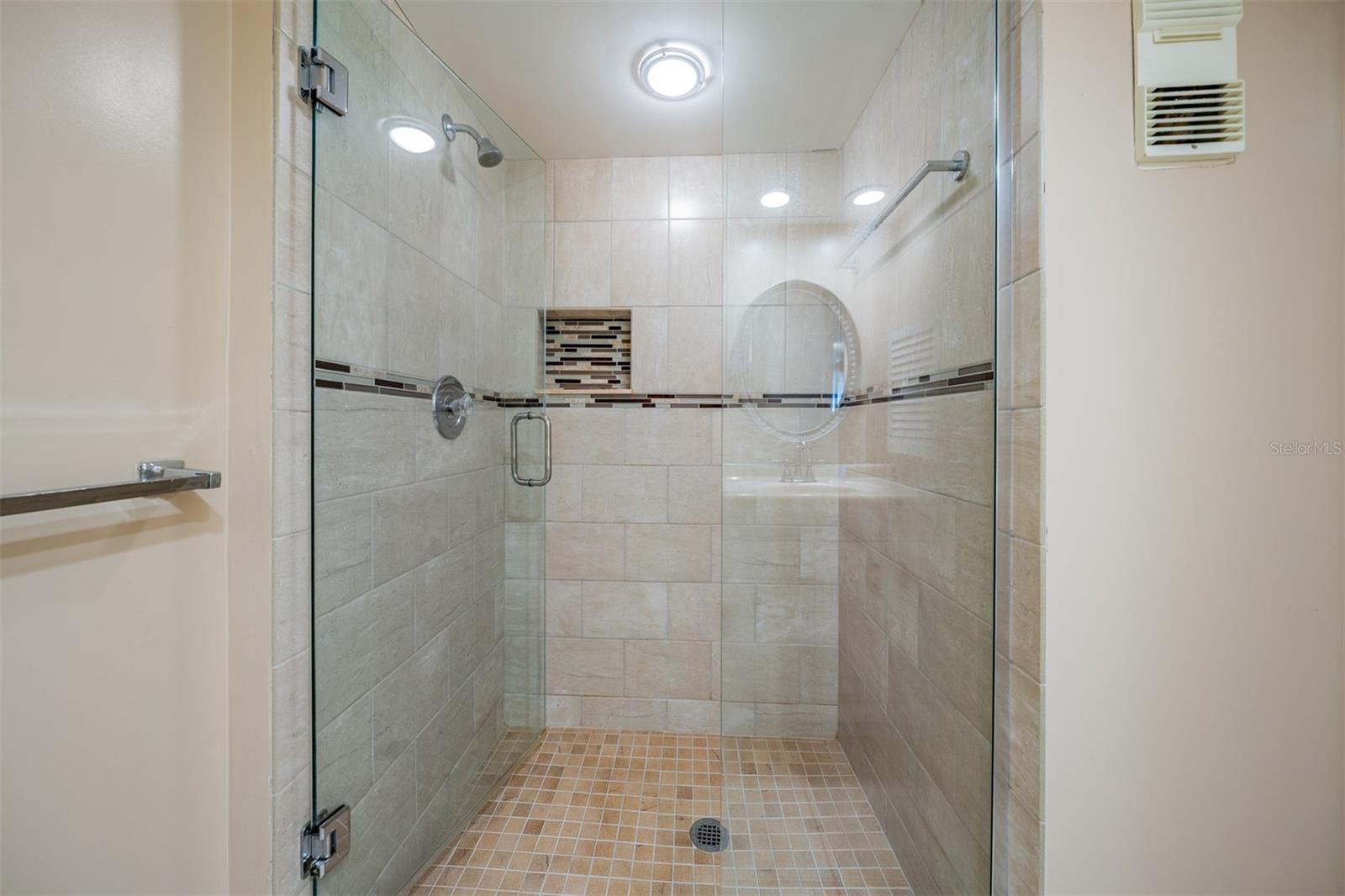 PENTHOUSE GREENS - Residential