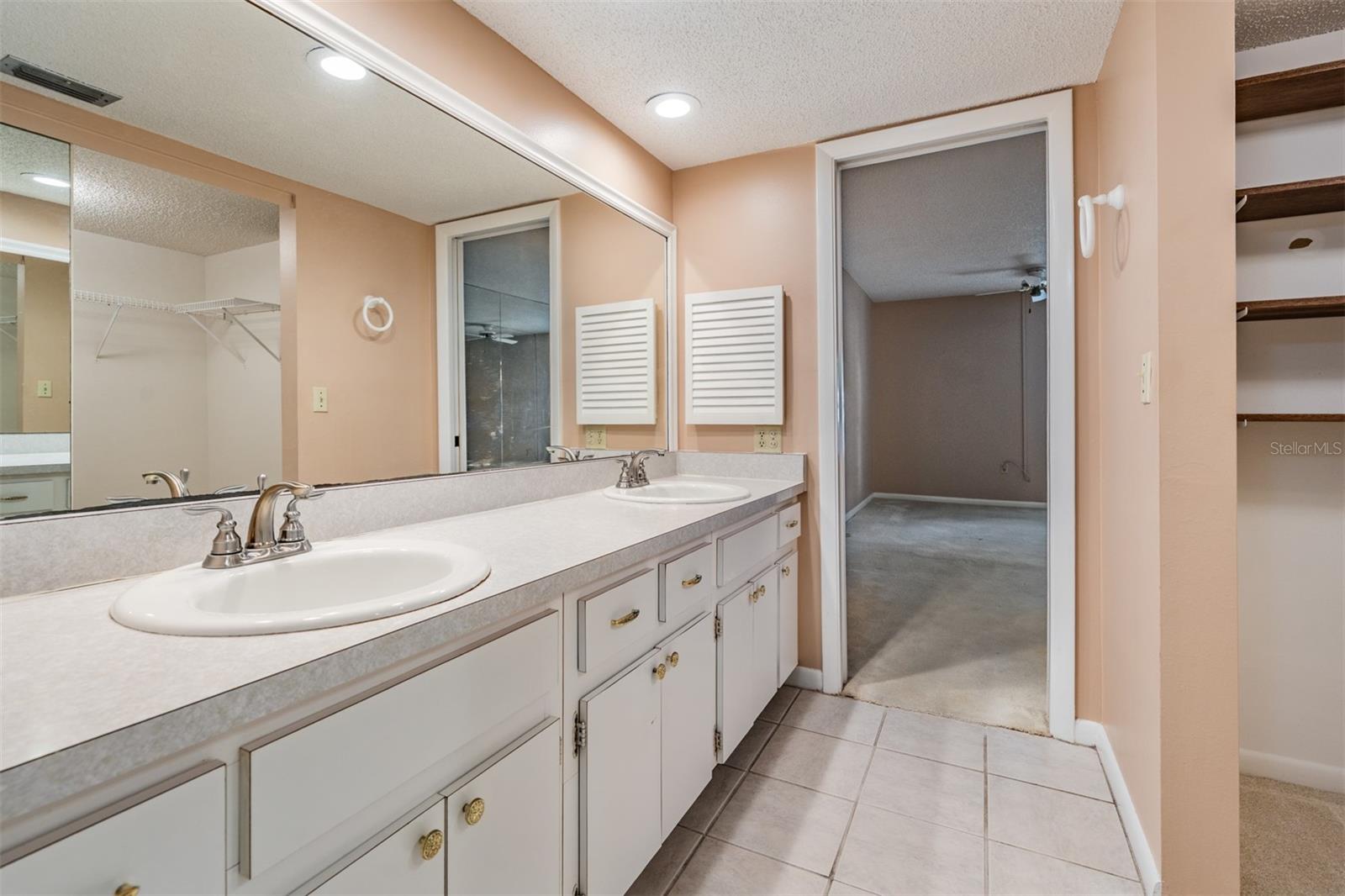 PENTHOUSE GREENS - Residential