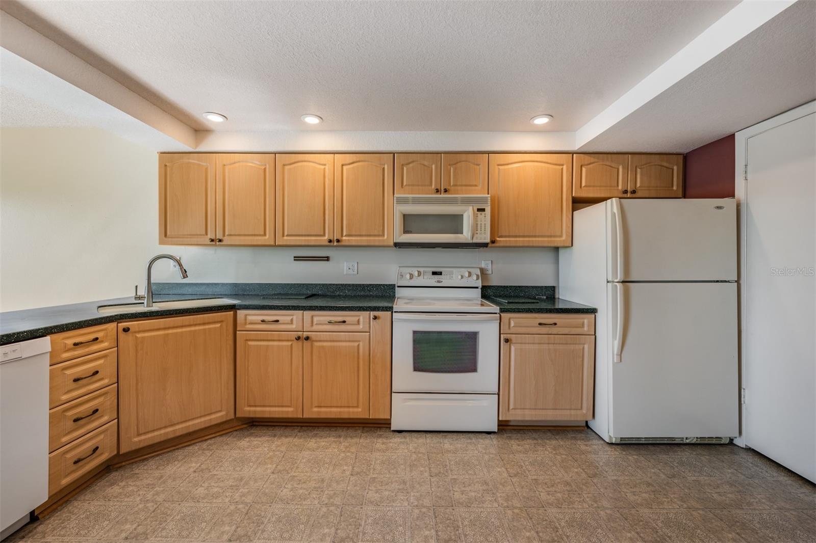 PENTHOUSE GREENS - Residential