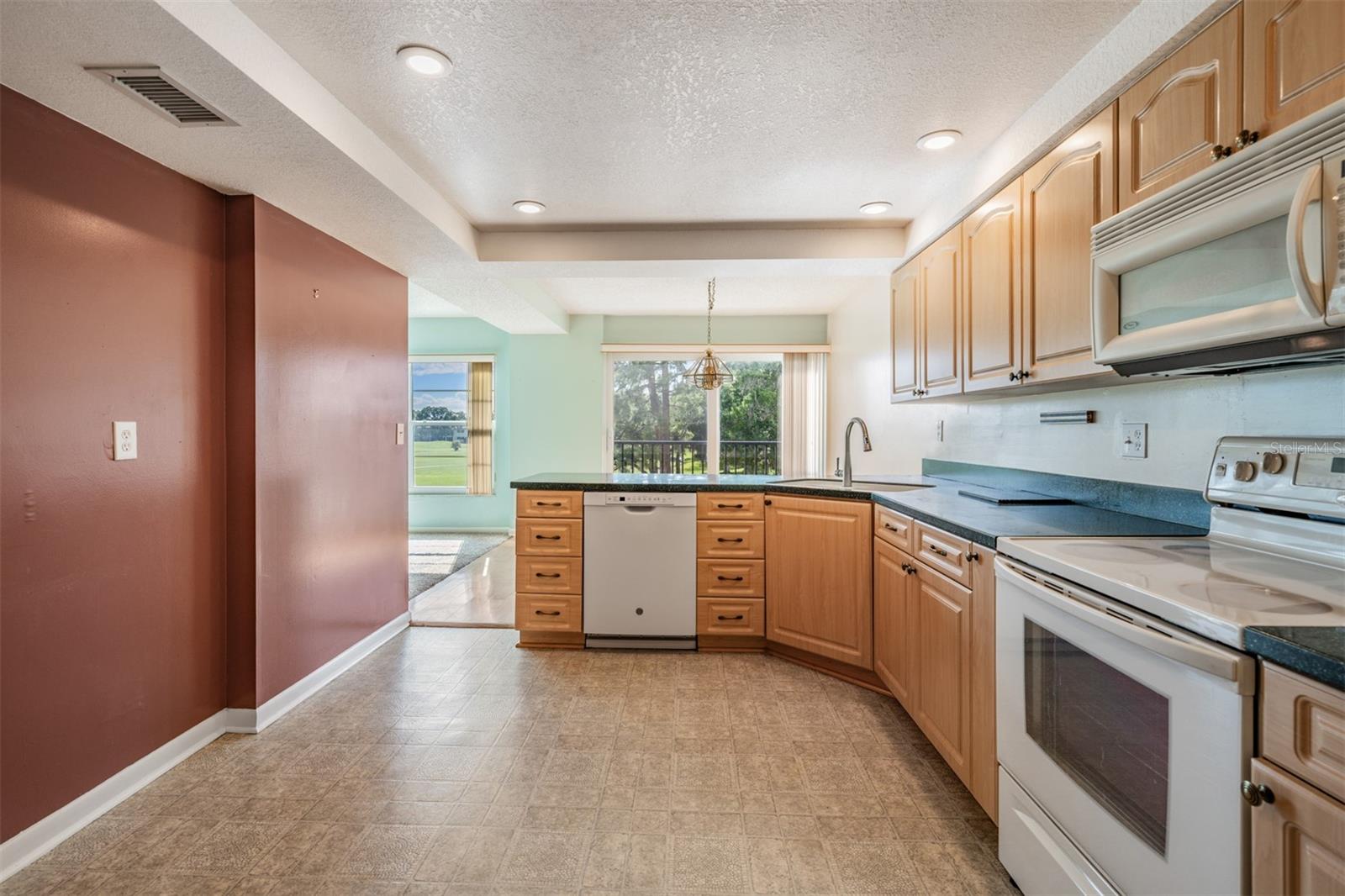 PENTHOUSE GREENS - Residential