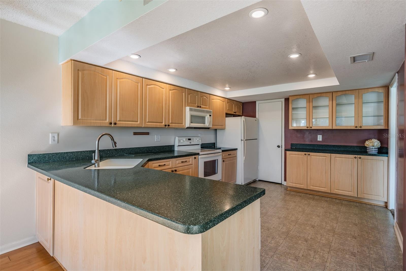 PENTHOUSE GREENS - Residential