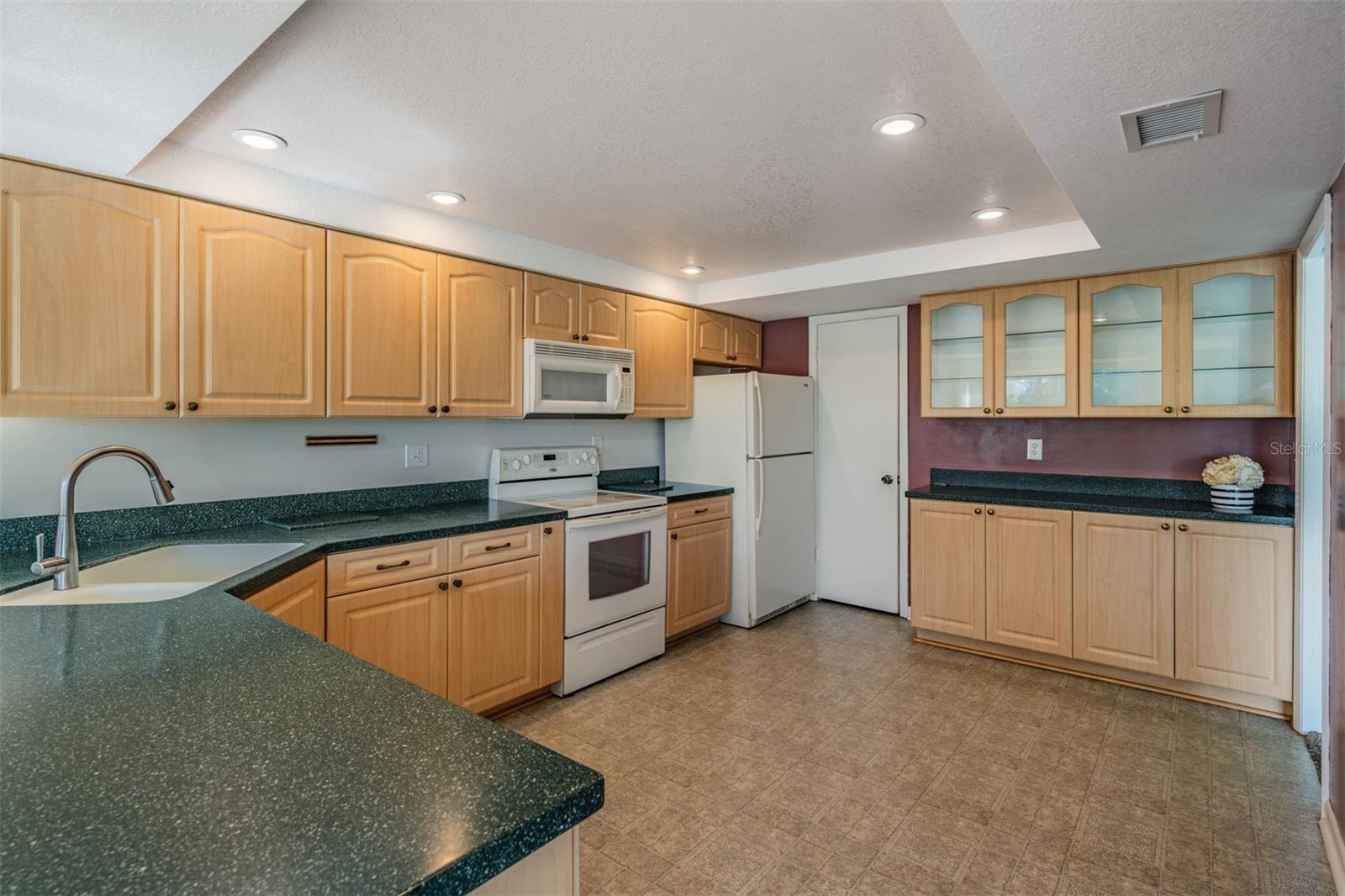 PENTHOUSE GREENS - Residential