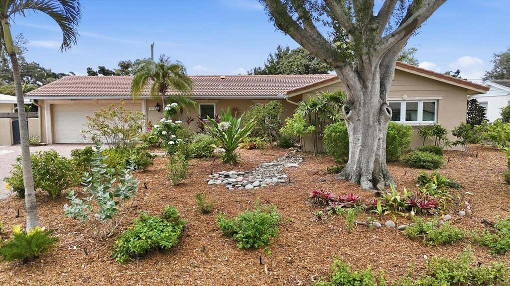 Photo of 3504 Brookline Drive, Sarasota, FL 34239 (MLS # A4699281)