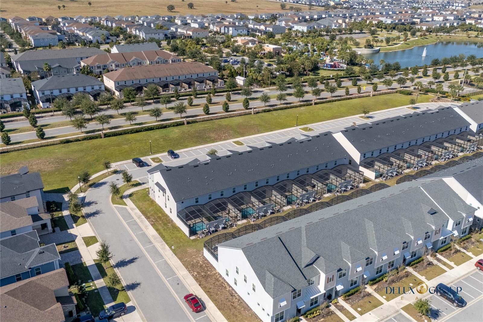 1692 TROPICAL PALMS CIRCLE