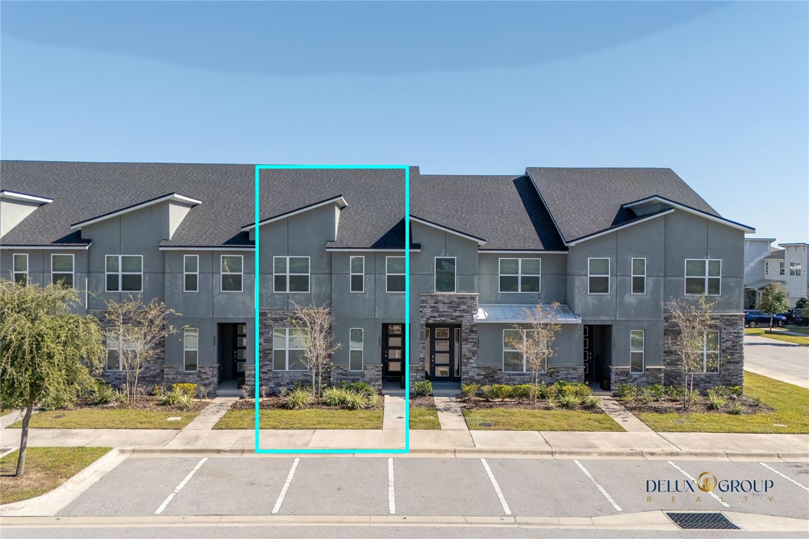 1692 TROPICAL PALMS CIRCLE