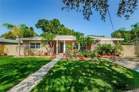 Photo of 705 Bayshore Drive, Tarpon Springs, FL 34689 (MLS # TB8456024)
