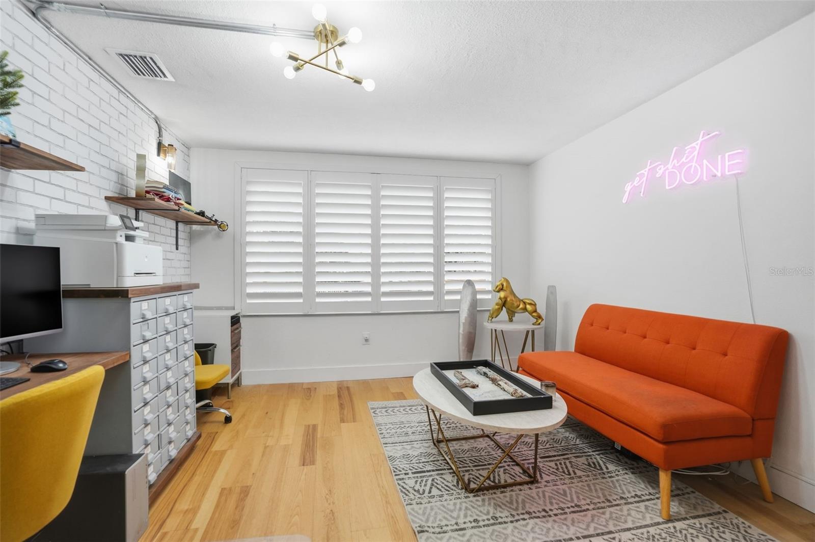 TE-LA-HEIGHTS 32 UN 1 - Residential