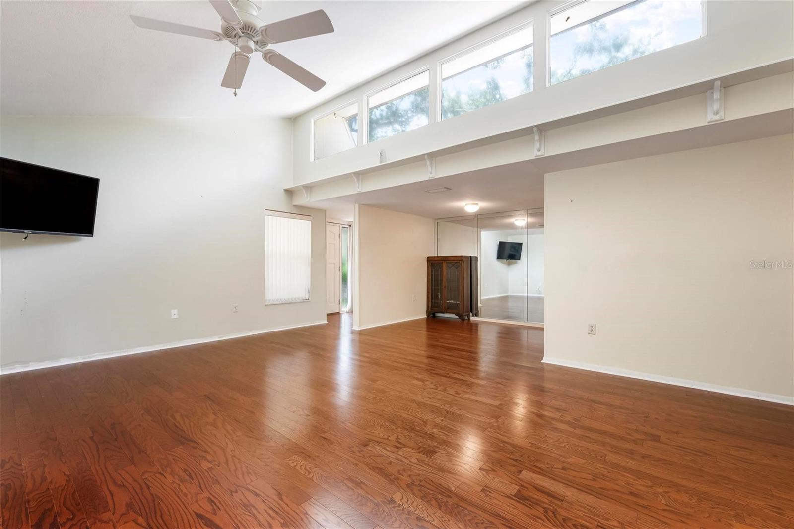 WOODSIDE VLG EAST - Residential