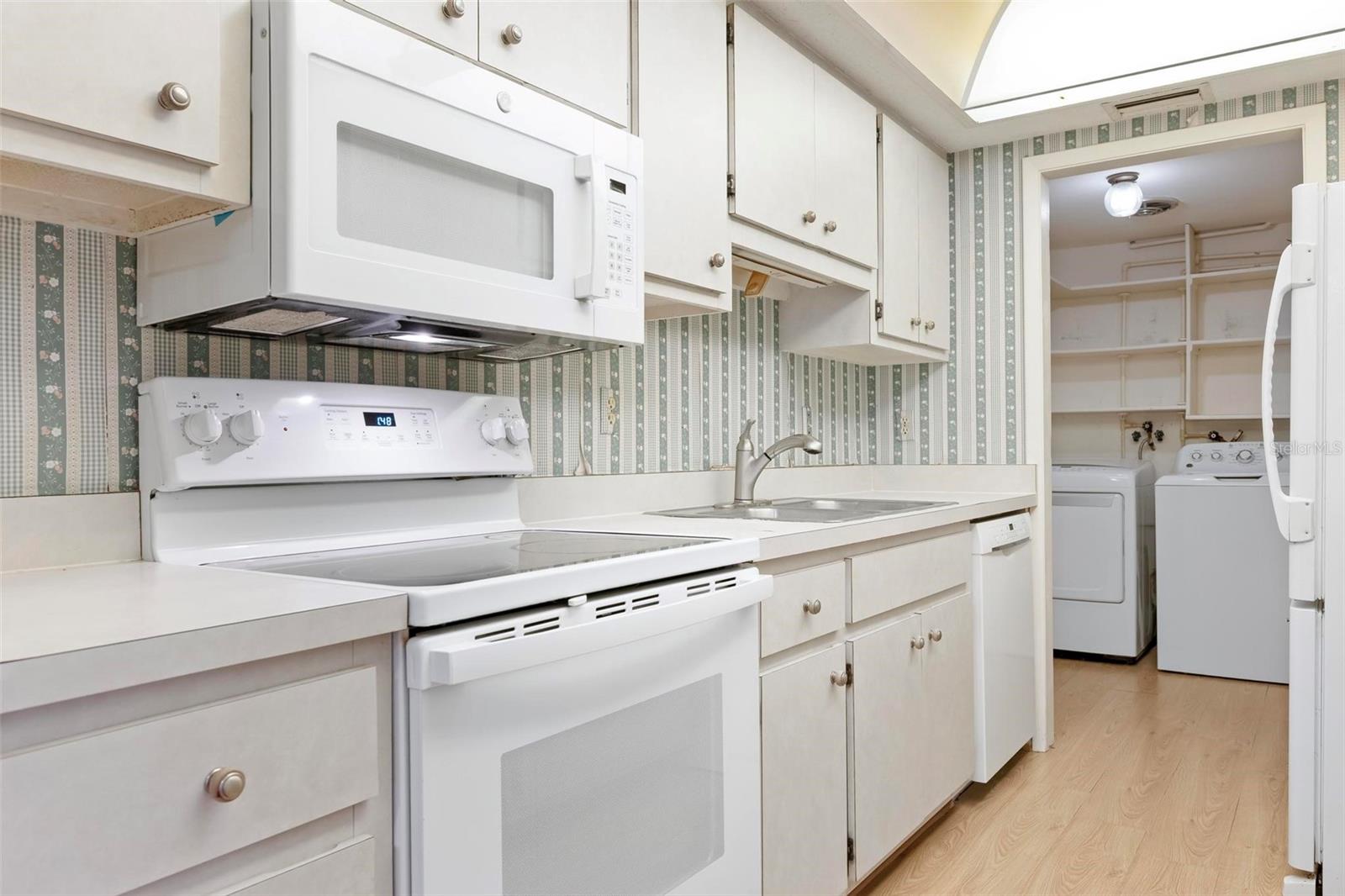 WOODSIDE VLG EAST - Residential