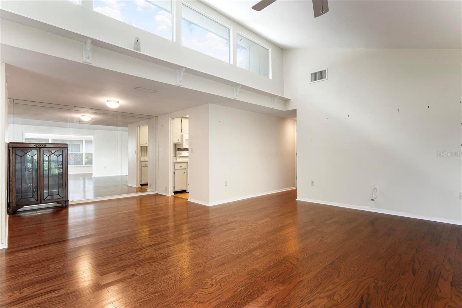 WOODSIDE VLG EAST - Residential