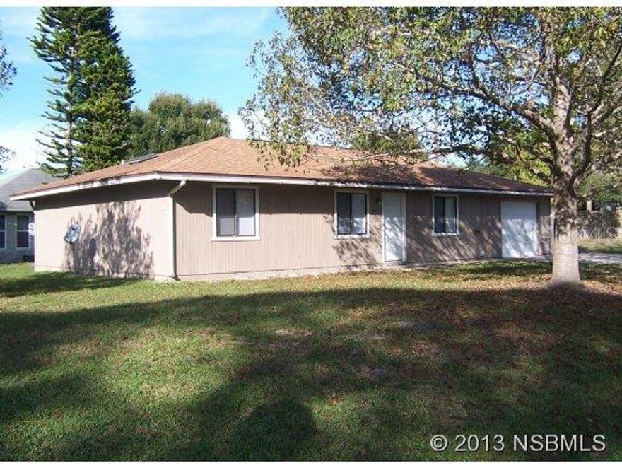 Real nice & clean 3 bedroom, 2 bath home on a quiet street. Split bedrooms, open kitchen and a nice dining area that overlooks the covered patio. Newer carpet, paint, kitchen/dining room flooring. Mature shade trees and a fenced backyard make it a great starter or vacation home. ;Water: City