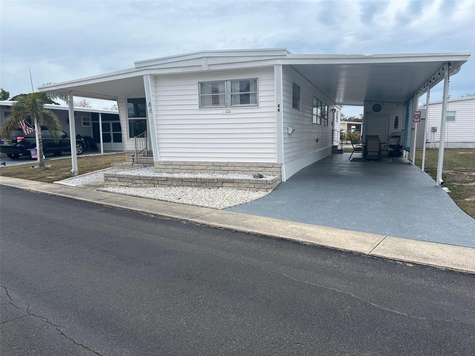 44 THATCH PALM STREET W