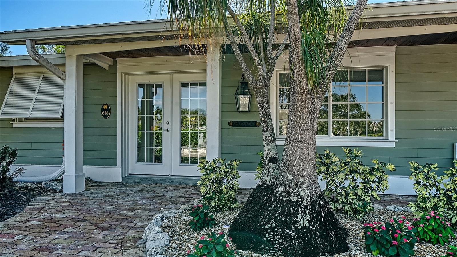 618 BUTTONWOOD DRIVE