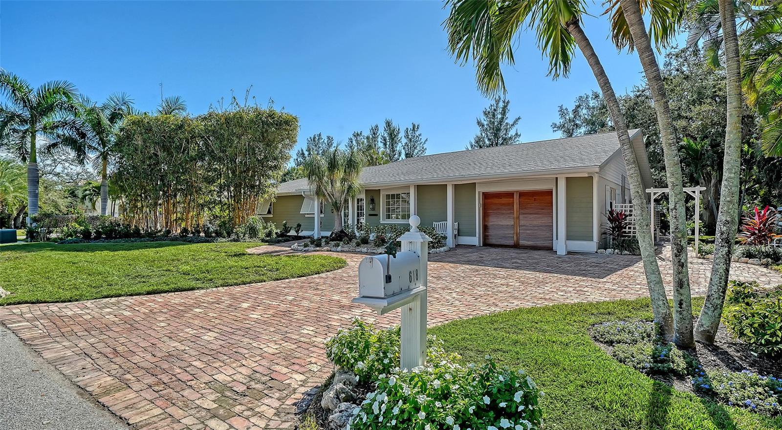 618 BUTTONWOOD DRIVE