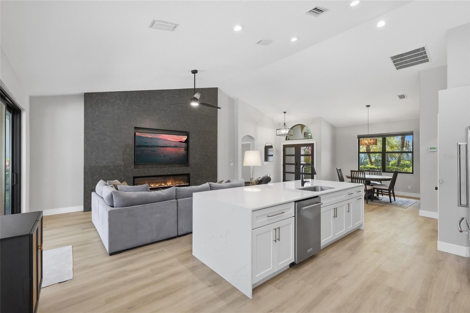 LAKEWOOD RANCH COUNTRY CLUB VILLAGE - Residential