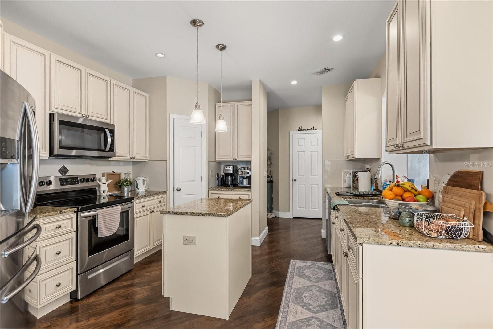 NOTTING HILL A CONDO - Residential