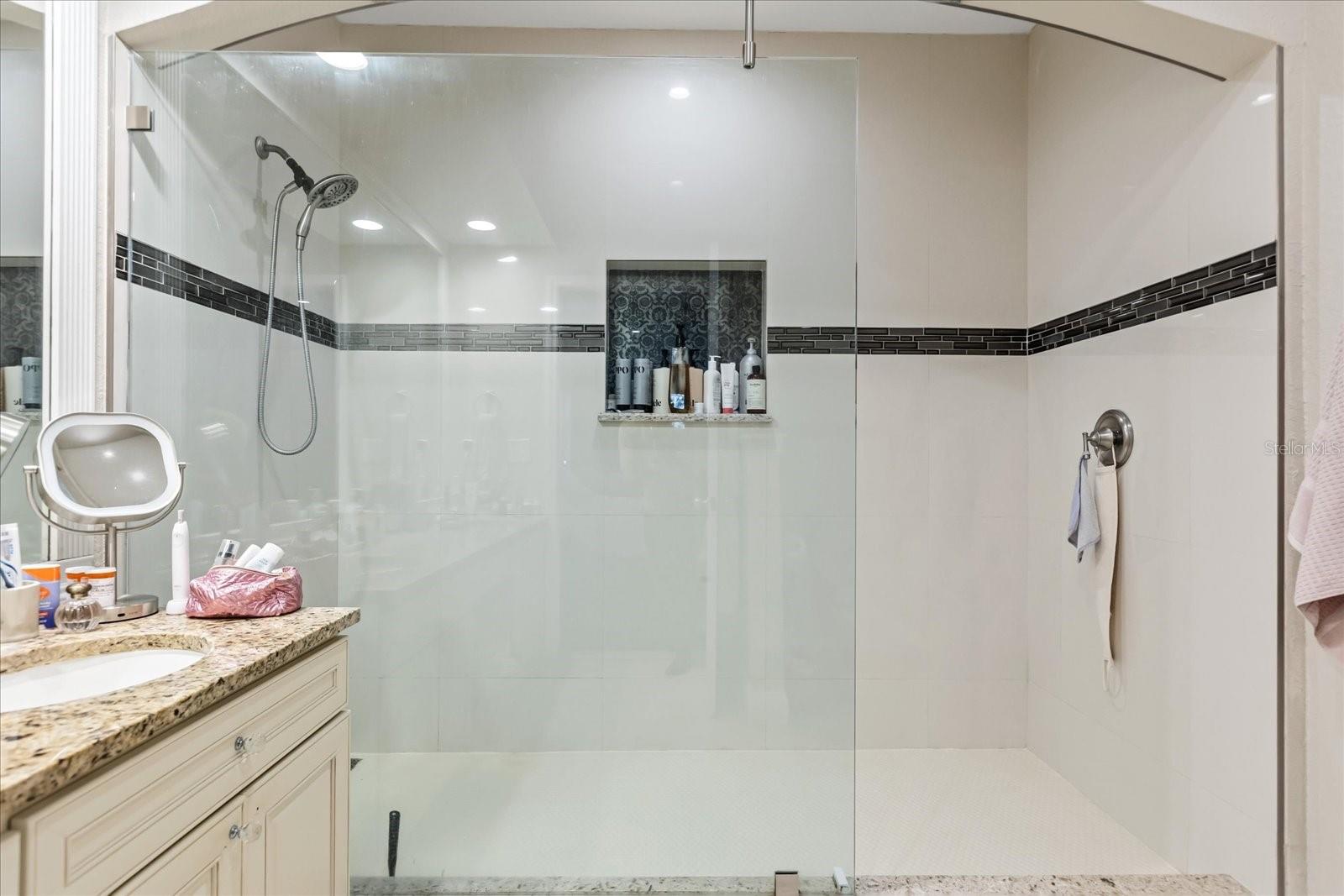 NOTTING HILL A CONDO - Residential