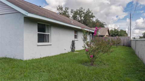 A home in PALMETTO