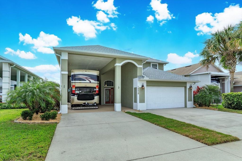 Photo of 16638 Citrus Parkway, Clermont, FL 34714 (MLS # G5105665)