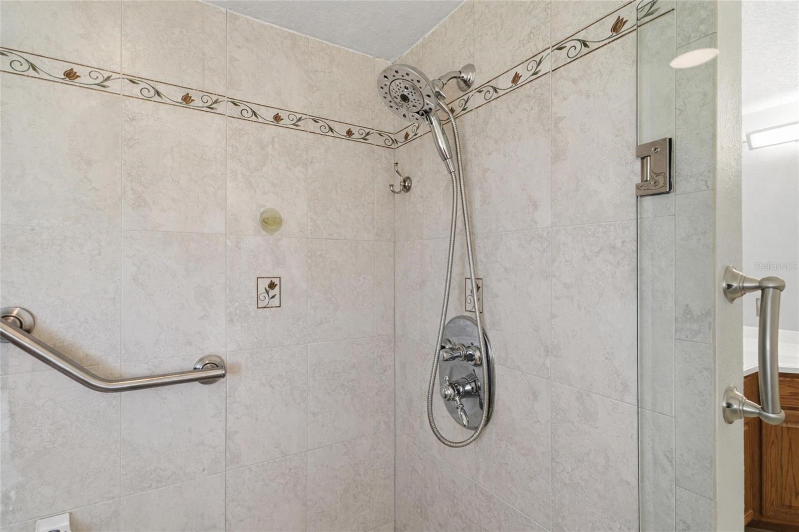 VILLAGE GREEN - Residential