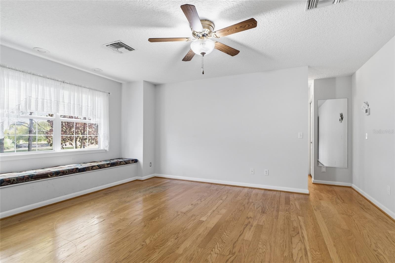 VILLAGE GREEN - Residential