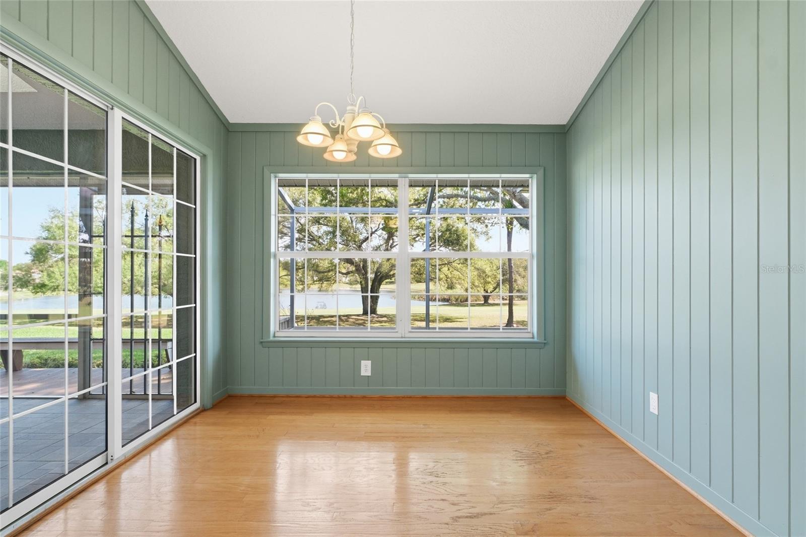 VILLAGE GREEN - Residential