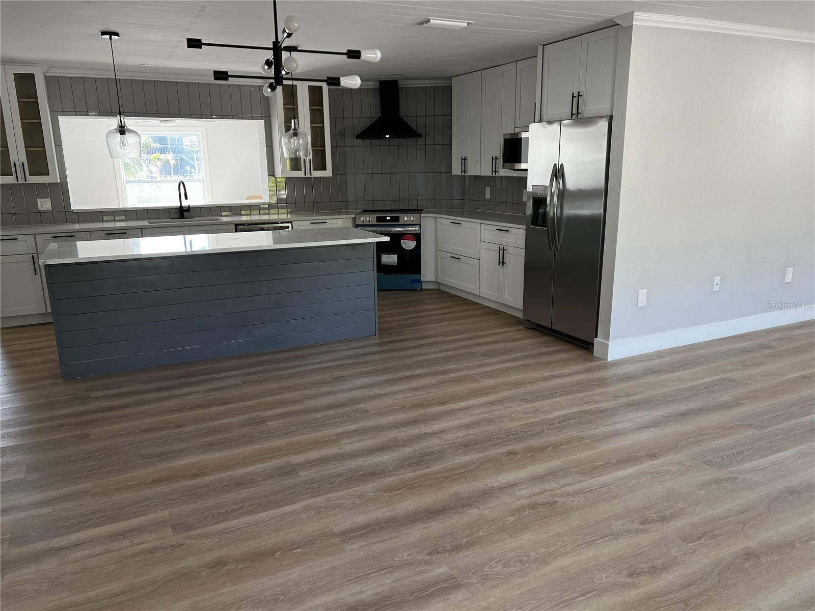 SUNRISE PARK - Residential Lease