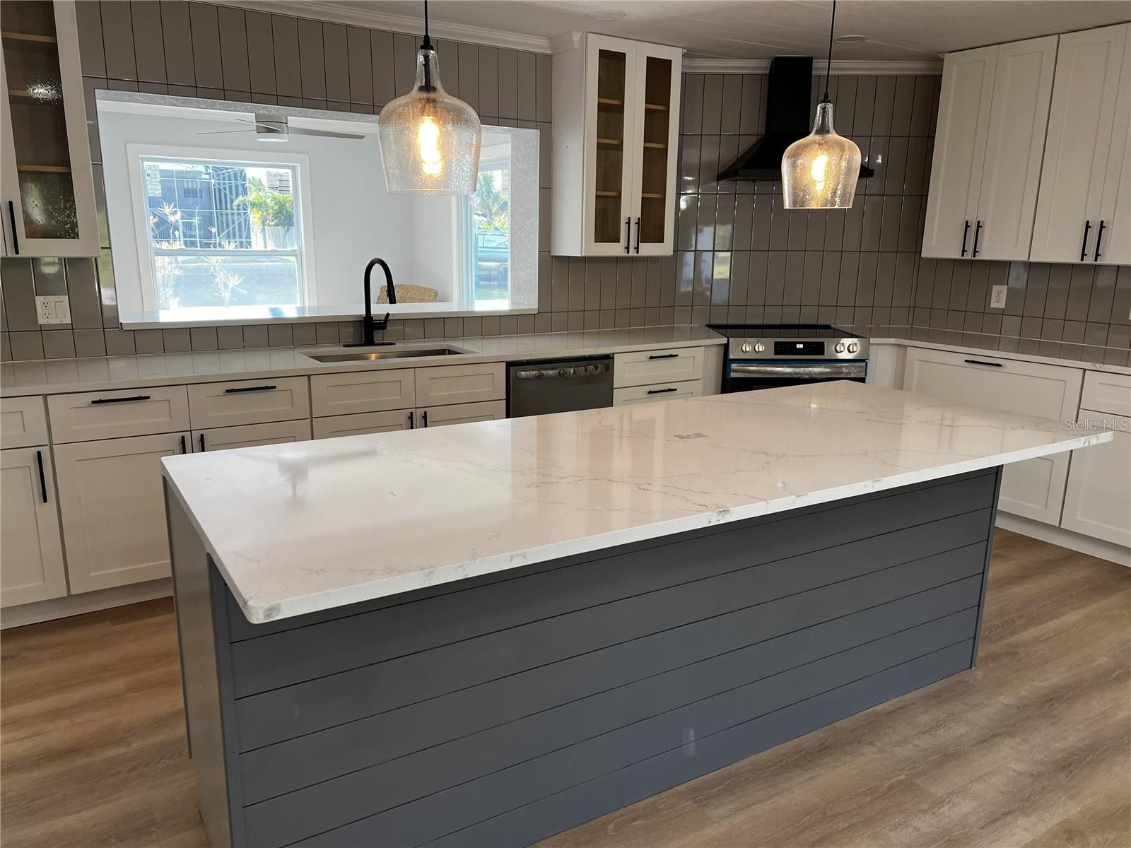 SUNRISE PARK - Residential Lease