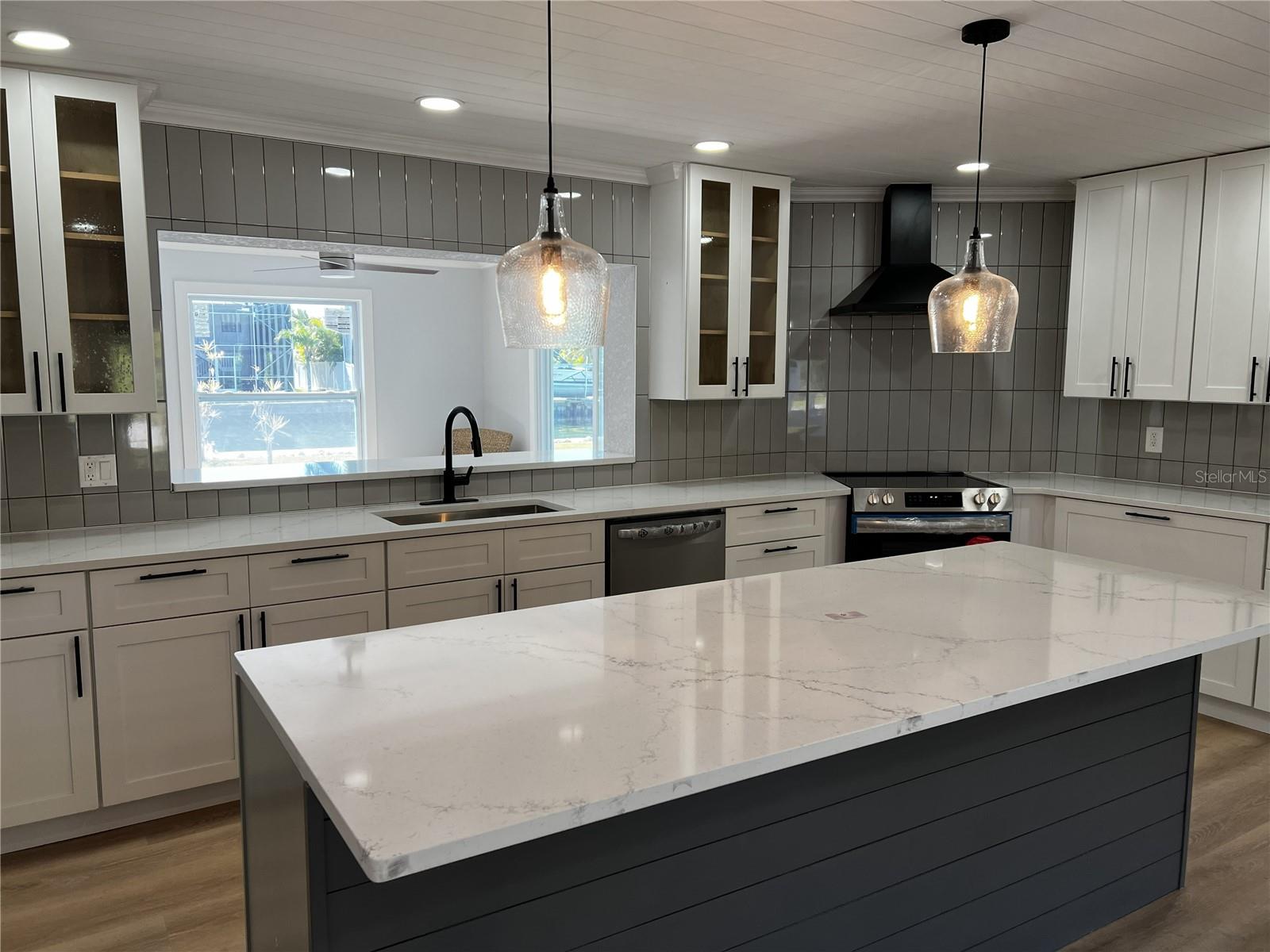 SUNRISE PARK - Residential Lease