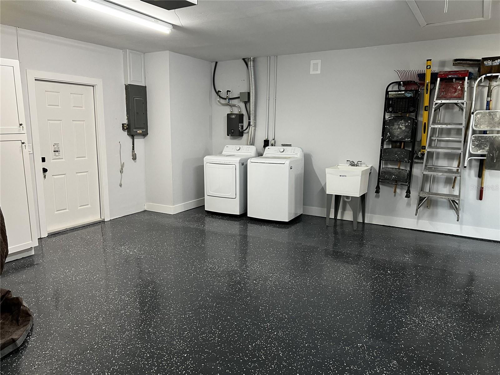 SUNRISE PARK - Residential Lease