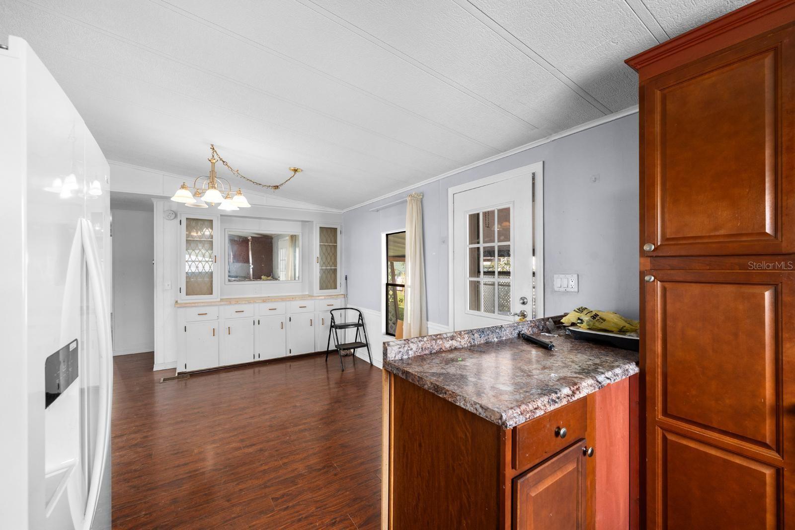 FOXWOOD LAKE ESTATES - Residential