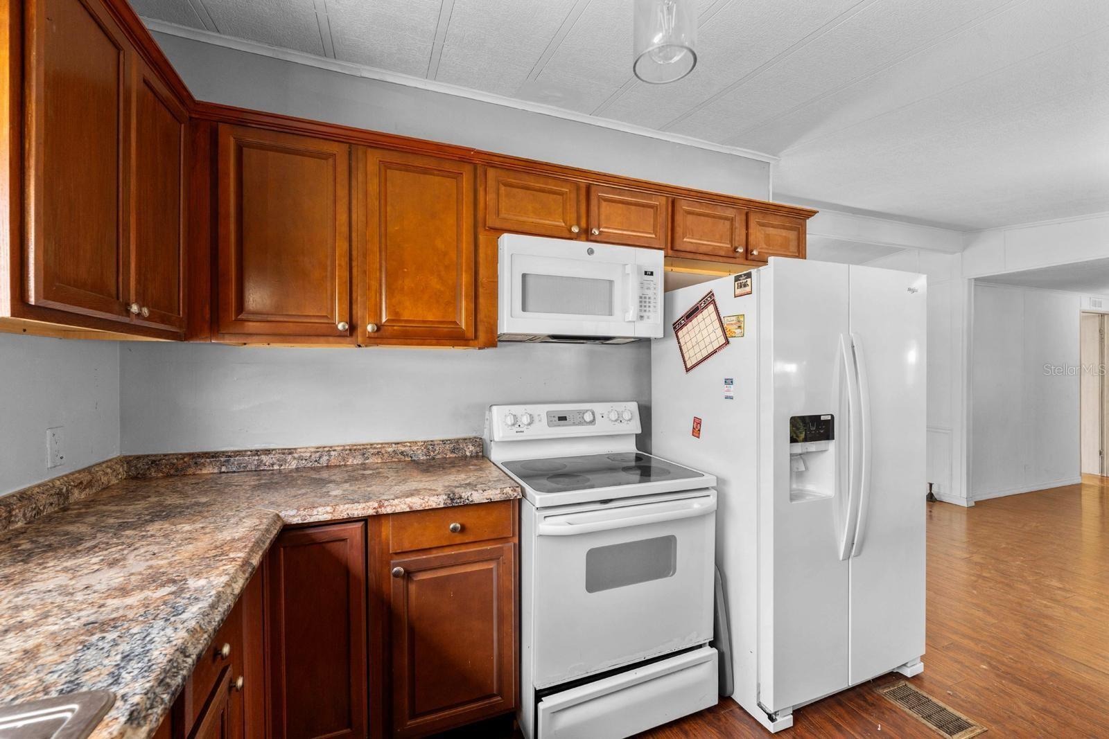 FOXWOOD LAKE ESTATES - Residential