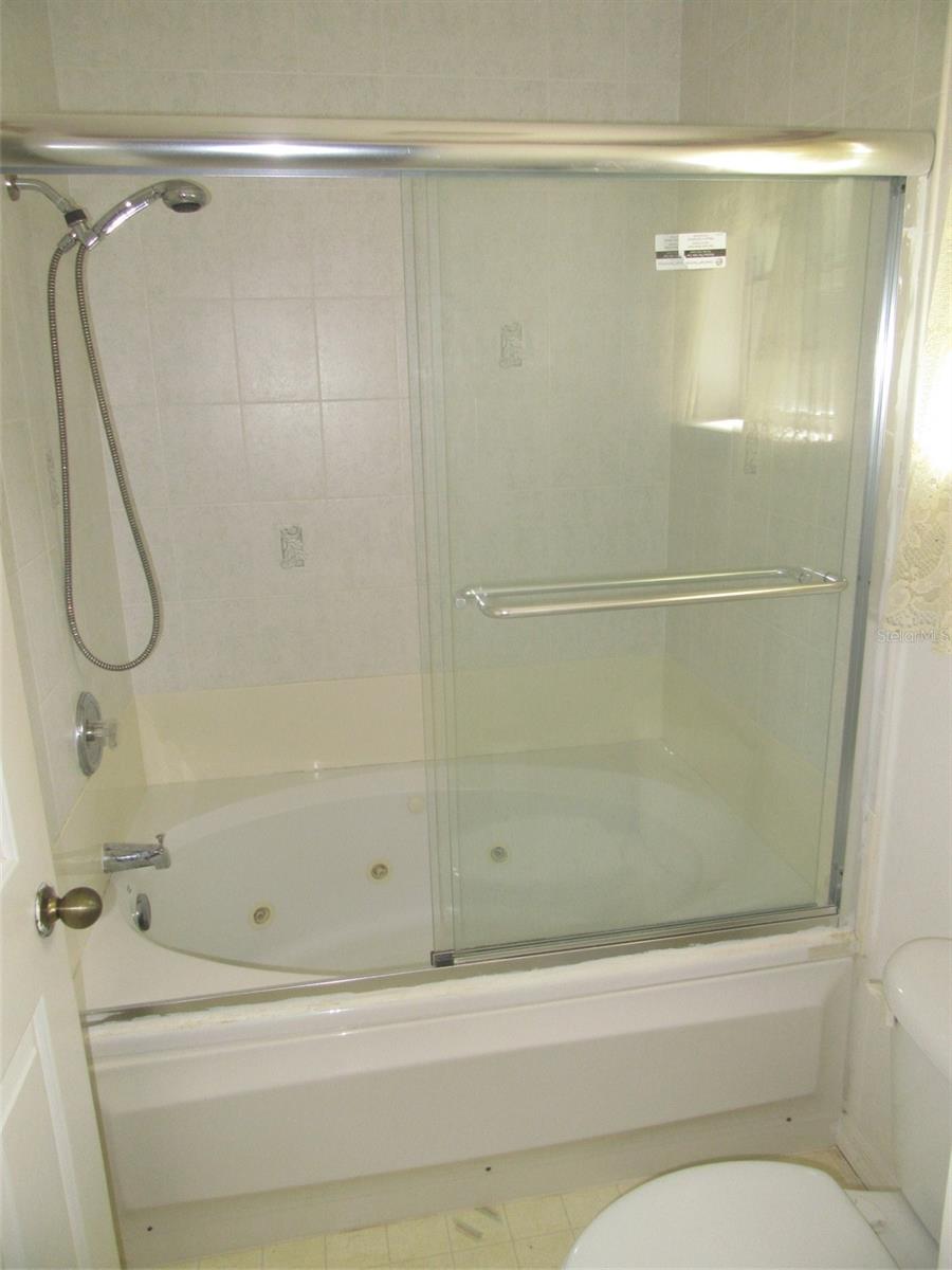 PORT CHARLOTTE SUB 01 - Residential Lease