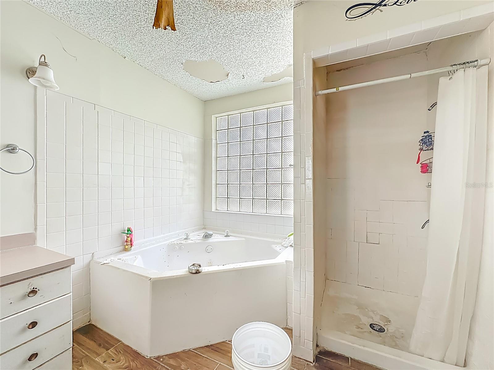 LAKE FOREST HILL UNIT 03A - Residential