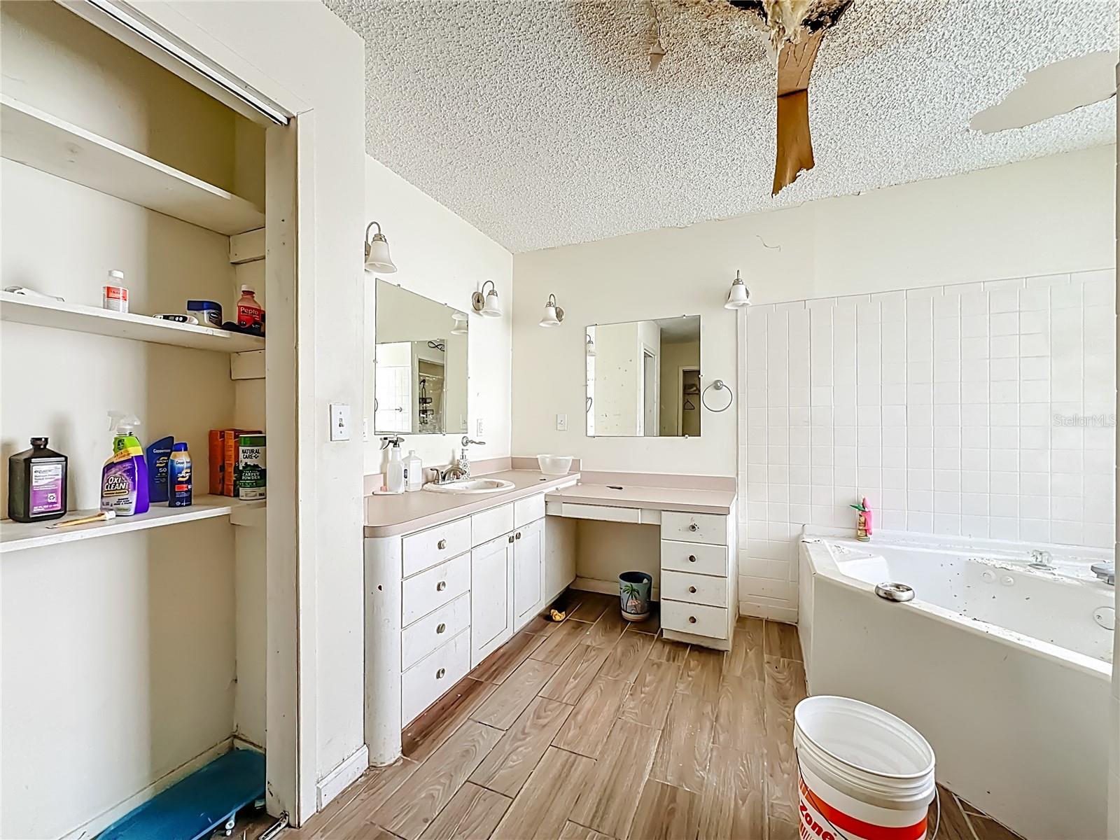 LAKE FOREST HILL UNIT 03A - Residential