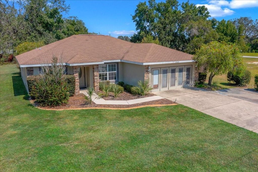 Photo of 9425 SE Highway 42, Summerfield, FL 34491 (MLS # OM711052)