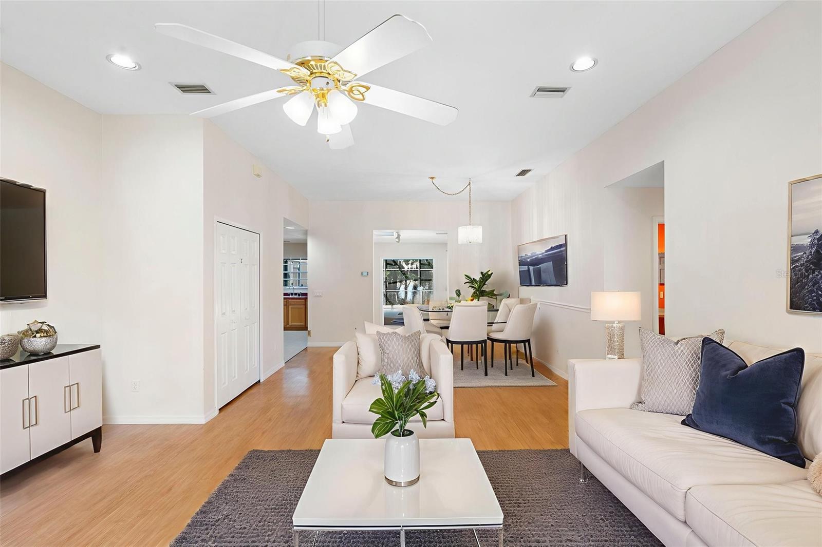 MARKHAM WOODS - Residential