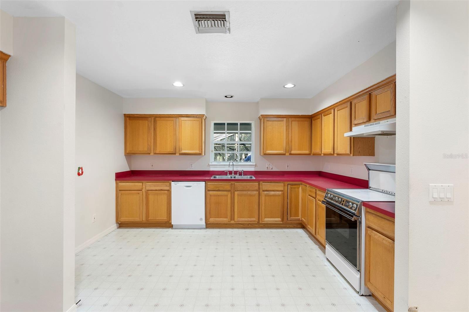 MARKHAM WOODS - Residential