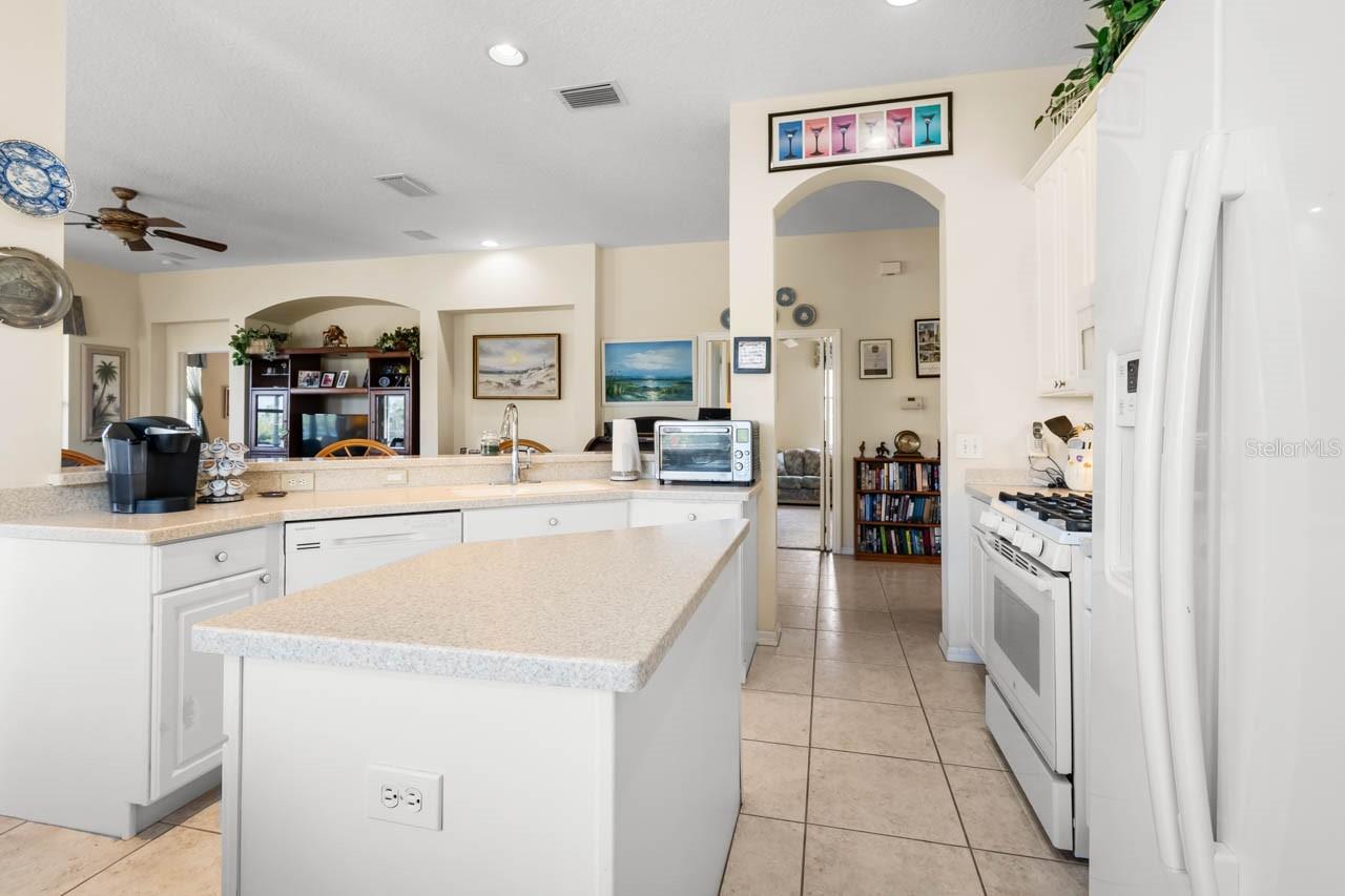 SUN CITY CENTER UNIT 262 PH - Residential