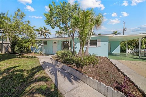 Photo of 1531 Grace Avenue, Fort Myers, FL 33901 (MLS # GC534728)